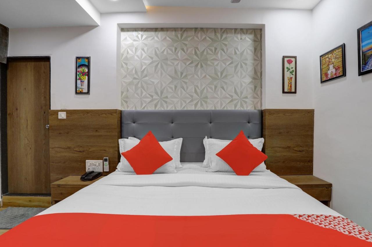 Hotel O R S Palace 아흐메다바드 외부 사진